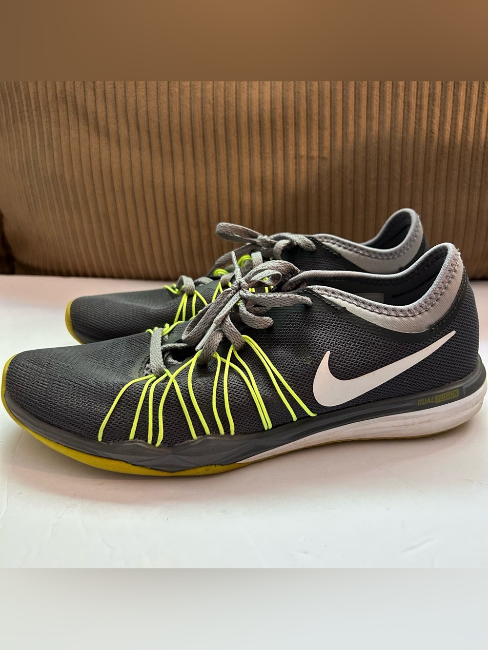 Nike Womens Dual Fusion TR Hit Gray Running Shoes Size 8